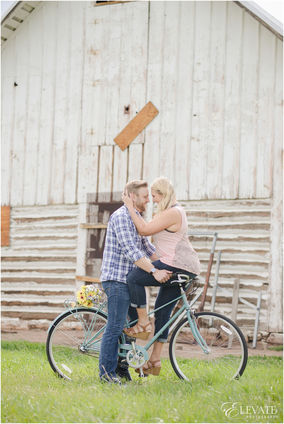 Vintage Themed Engagement Photos_0007